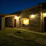 Casa Entre-palheiros E Casa Do Canastro