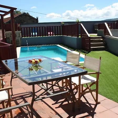 Casa Entre-palheiros E Casa Do Canastro *