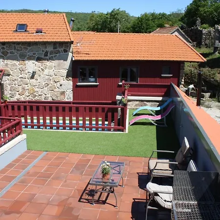 Vila Casa Entre-palheiros E Casa Do Canastro Montalegre