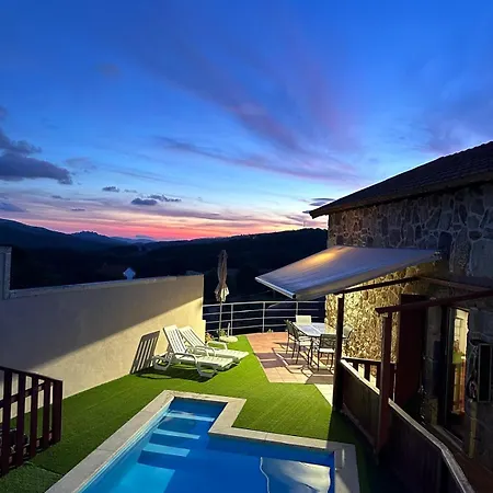 Casa Entre-palheiros E Casa Do Canastro