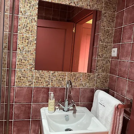 Casa Entre-palheiros E Casa Do Canastro