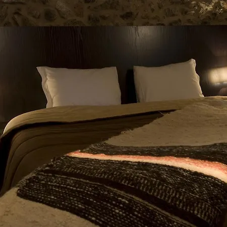 Casa Entre-palheiros E Casa Do Canastro