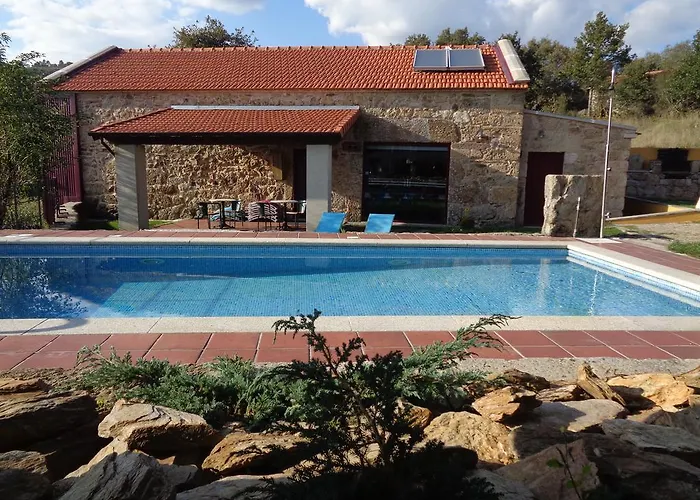 Vila Casa Entre-palheiros E Casa Do Canastro Montalegre