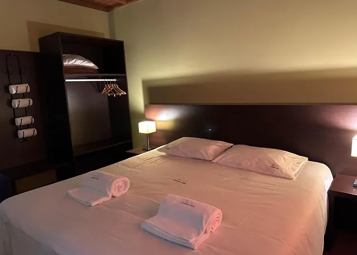 Casa Entre-Palheiros E Casa Do Canastro *