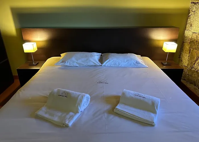 Casa Entre-palheiros E Casa Do Canastro Montalegre