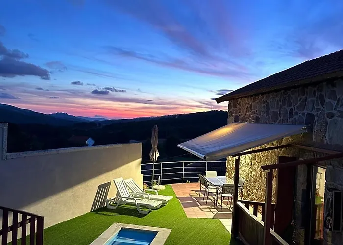 Casa Entre-palheiros E Casa Do Canastro