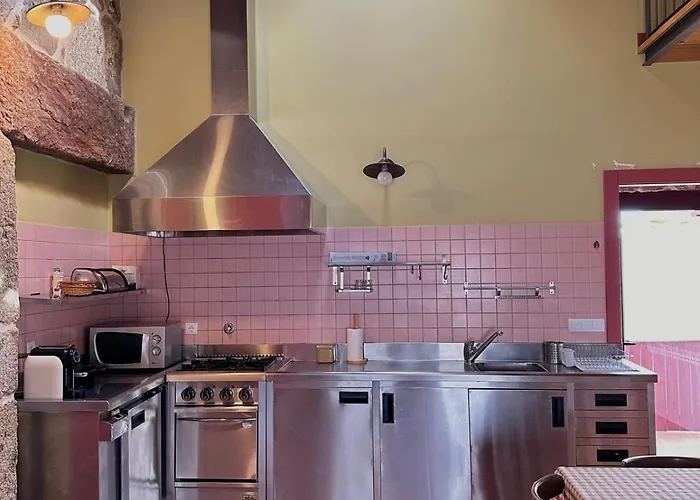 Vila Casa Entre-palheiros E Casa Do Canastro