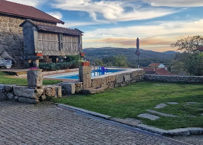 Casa Entre-Palheiros E Casa Do Canastro * Montalegre