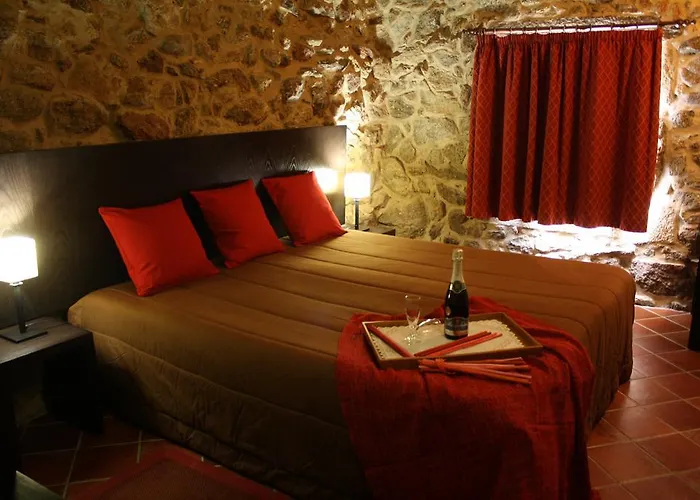 Vila Casa Entre-palheiros E Casa Do Canastro Montalegre